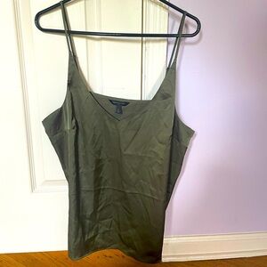Banana Republic Sleeveless Blouse in Olive